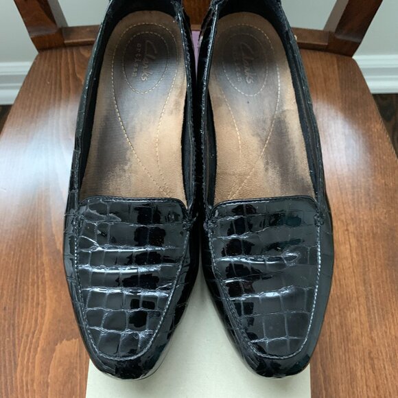 Clarks Keesha Luca Black Patent Leather Crocodile Loafers - Size 8 Medium - Picture 2 of 4